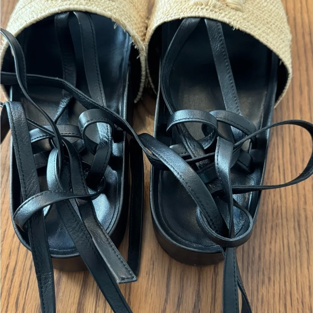 NWT Tory Burch Black and Tan Sandals